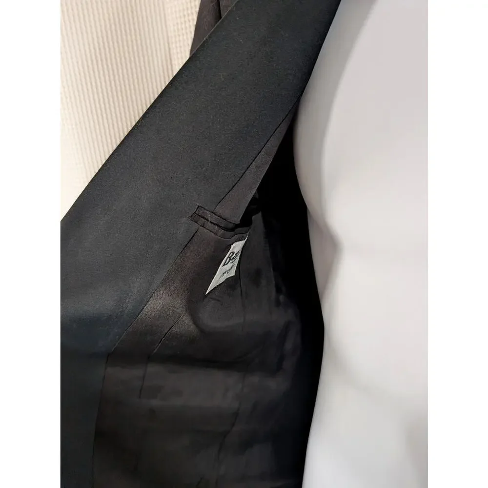 BARRY! LUXE BLACK SATIN LAPEL, ONE BUTTON FRONT TUXEDO JACKET! SIZE 38R